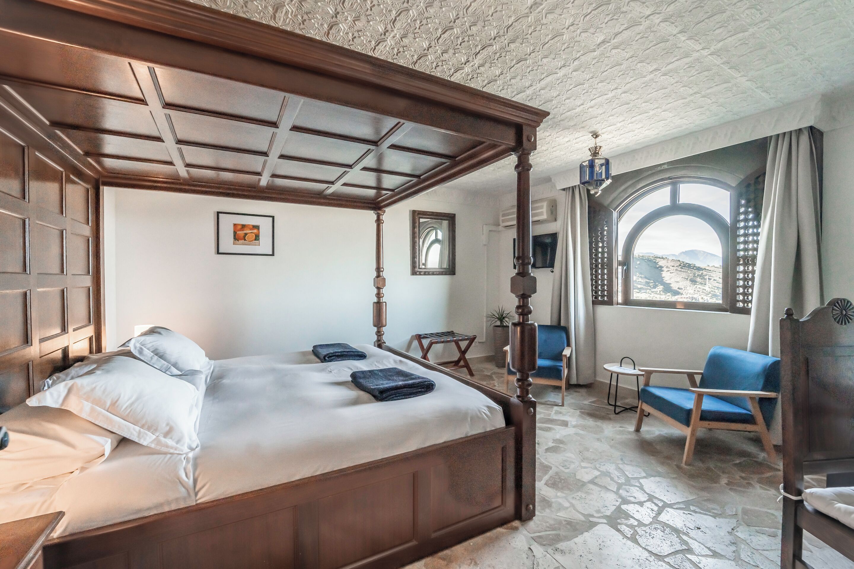 superior room, 1 queen bed, non smoking, mountain view | egyptian cotton sheets, premium bedding, minibar, in-room safe