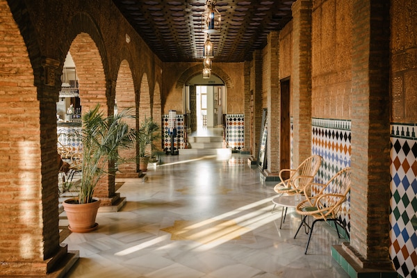 Pub gastronómico con mesas al aire libre (abre todos los días)