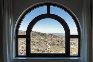 Petit déjeuner et déjeuner servis sur place, restauration en plein air