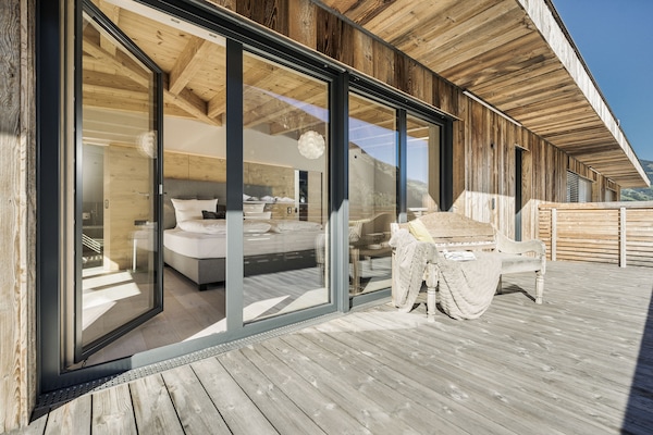 Deluxe penthouse, 3 slaapkamers (pay 180 EUR cleaning fee at check-in) | Een kluis op de kamer, een bureau, gratis babybedden, gratis wifi