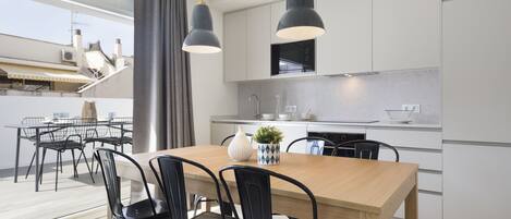 Design Penthouse, 2 Bedrooms, City View | Private kitchen