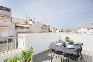 Loftsleilighet – design, 2 soverom, byutsikt | Utsikt fra balkong