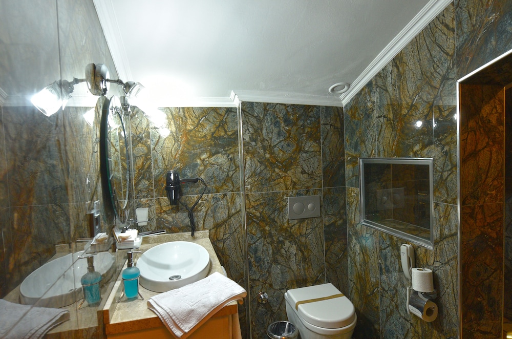 Assos Kervansaray Otel by null