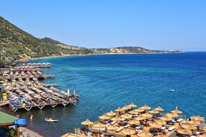 ビーチ、サンラウンジャー、ビーチパラソル