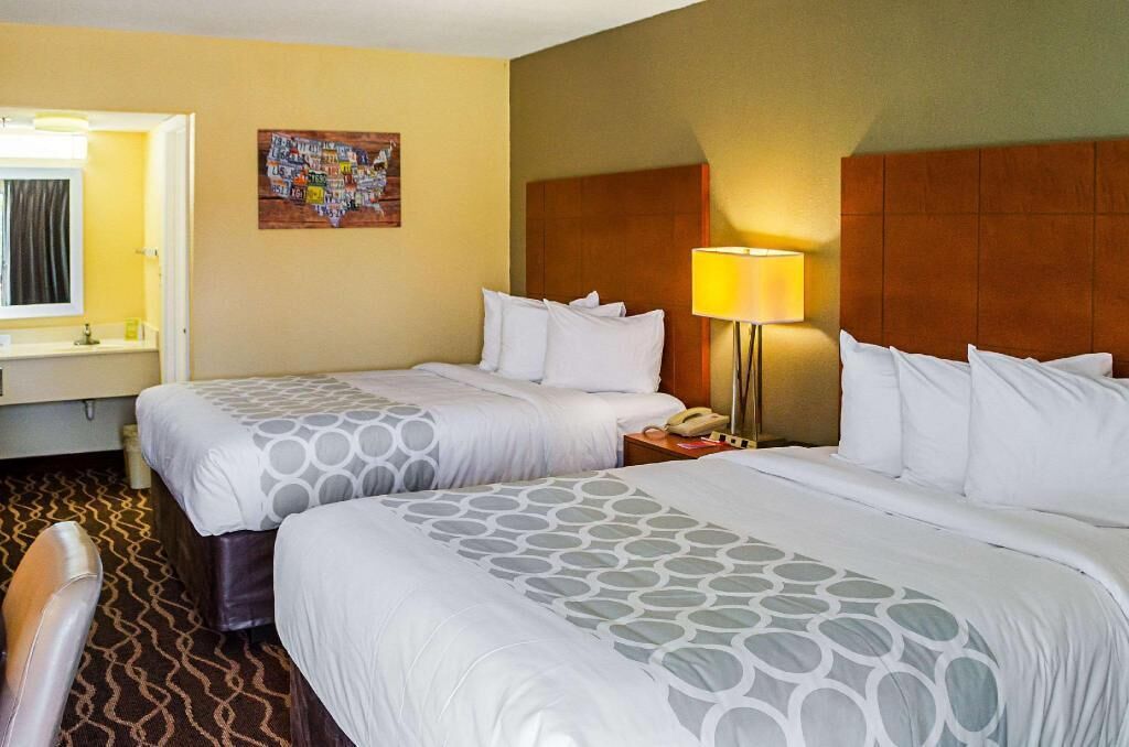 Minibar, desk, soundproofing, iron/ironing board