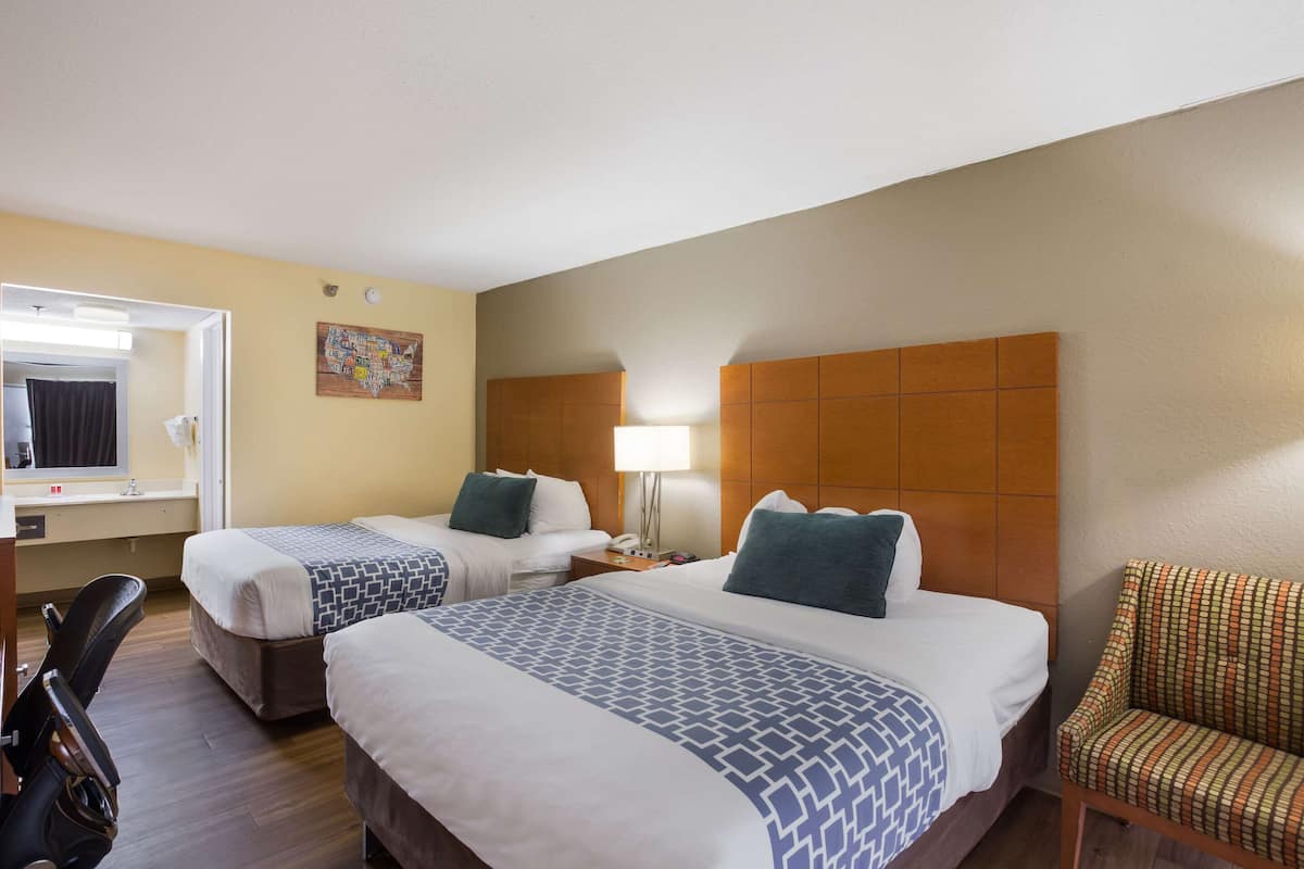 Minibar, bureau, chambres insonorisées, fer et planche à repasser