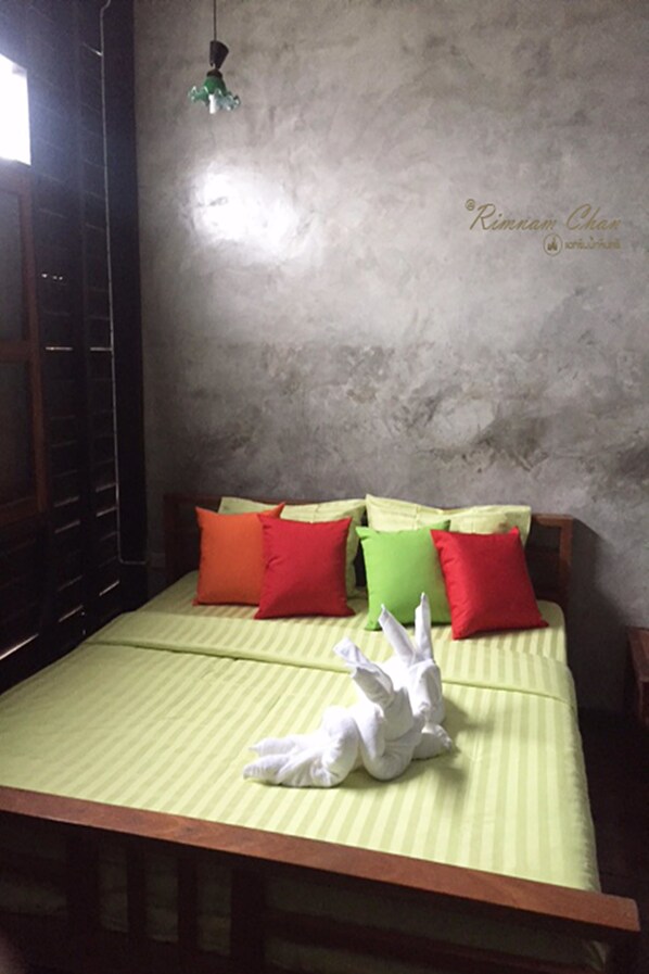 Standard Room | Rollaway beds, free WiFi - At Rimnam Chan Hostel (Chanthaburi)