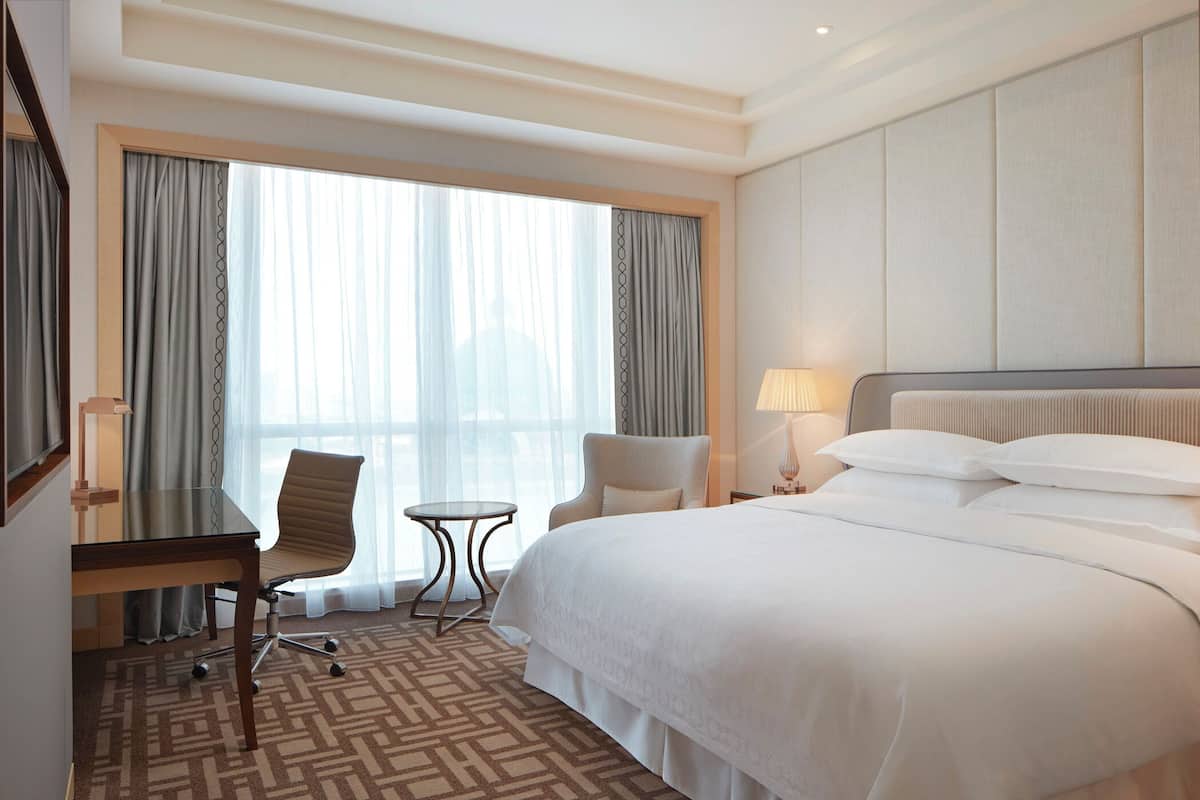 Room, 1 King Bed | Frette Italian sheets, premium bedding, down duvets, minibar
