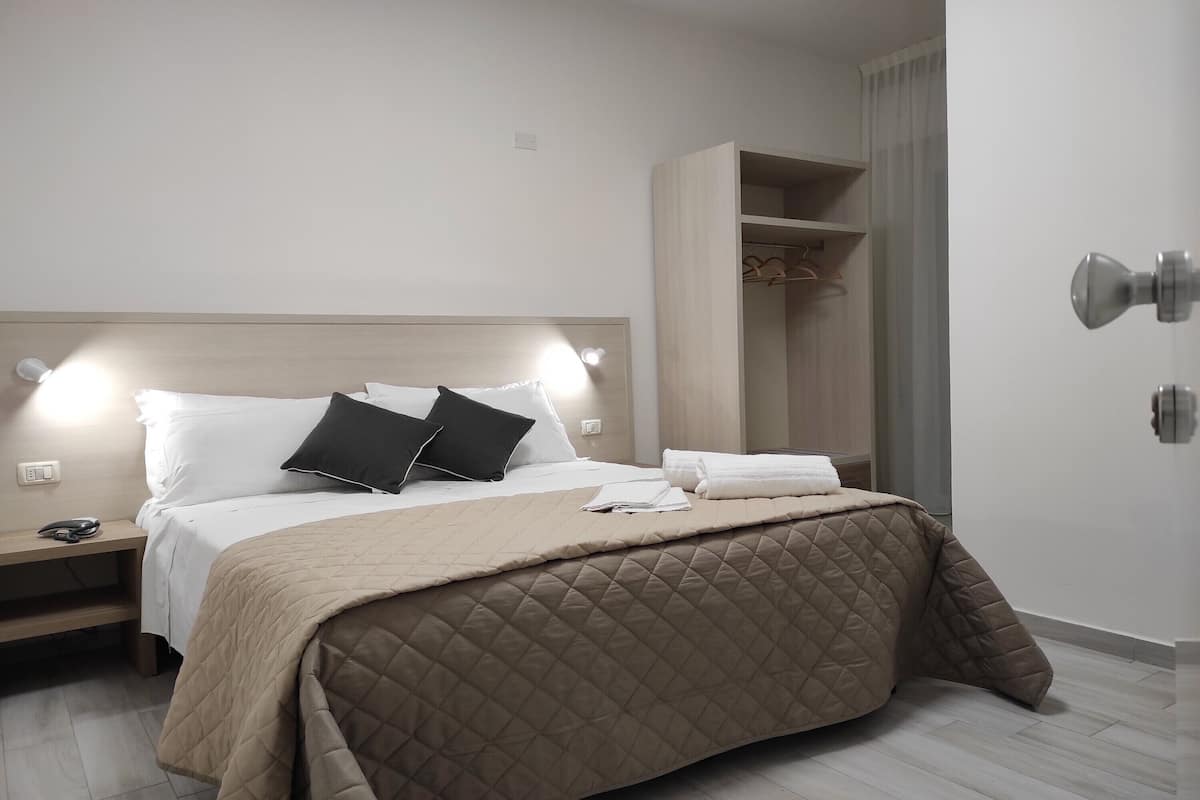 Desk, free WiFi, bed sheets