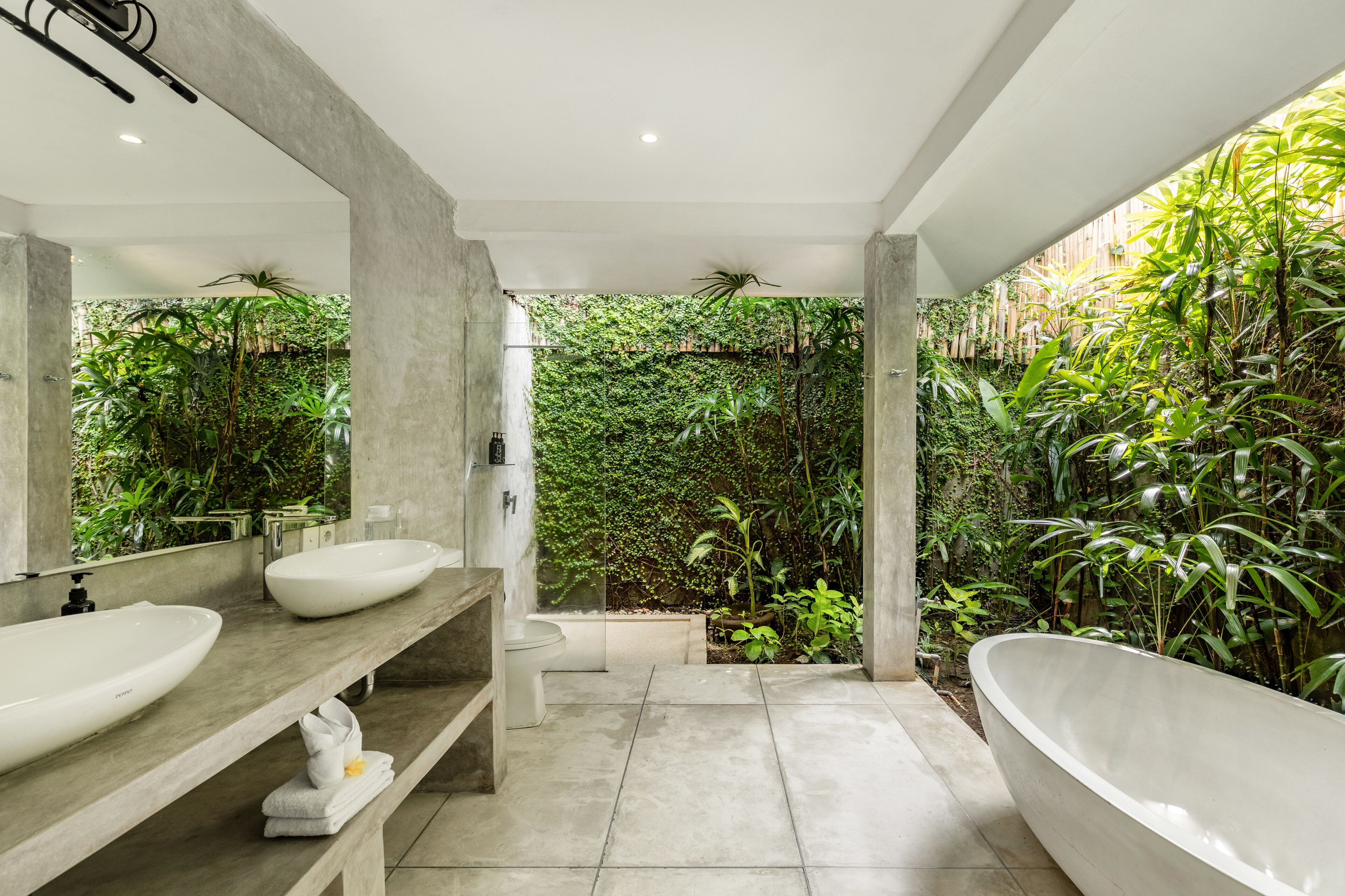 Villa, 3 habitaciones, vistas a la piscina | Baño | Artículos de higiene personal gratuitos, secador de pelo, bidé y toallas