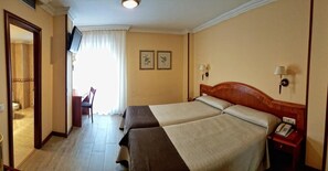 Skrivebord, gratis Wi-Fi, sengetøj