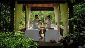 Espace de soins pour les couples, sauna, bain Ă remous, hammam