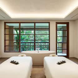 Couples treatment room(s), sauna, hot tub, steam room, body treatments
