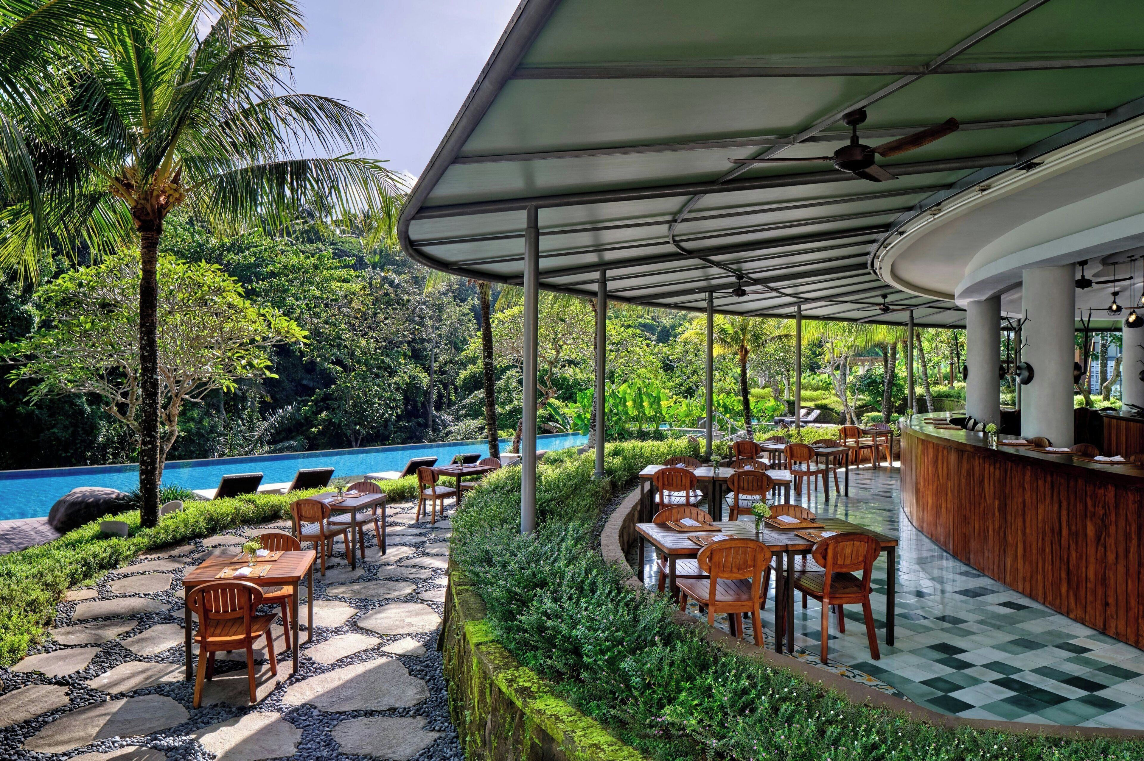 2 restoran; melayani sarapan, makan siang, dan makan malam