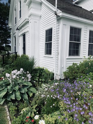 Garden - The Orchard House: Inn, Ice Cream, Cafe (Freeport)