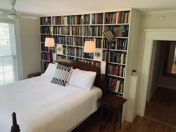 Literie de qualité supérieure, surmatelas, fer et planche à repasser