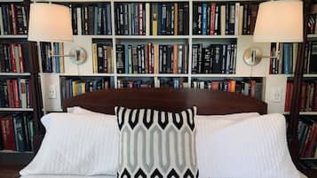 Room, 1 King Bed (Downstairs)