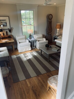 Télévision à écran plat de 32 pouces avec chaînes par câble, télévision