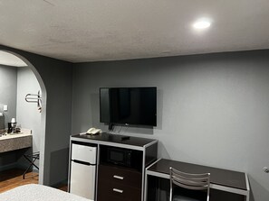 单人房, 1 张特大床 | 办公桌、床单