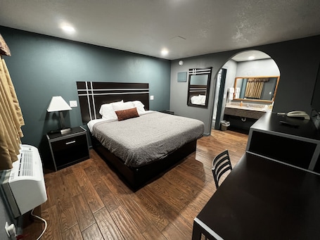 Standard Room | Desk, bed sheets