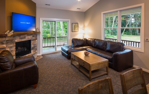 Casa de campo de lujo, 2 habitaciones, chimenea | Área de sala de estar | Televisión de pantalla plana 