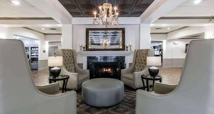 Richmond Inn & Suites Trademark Collection Wyndham