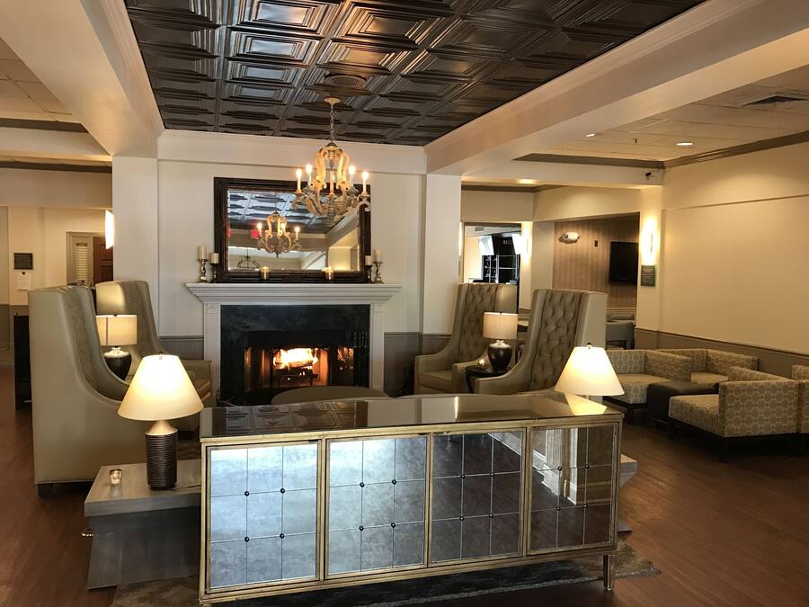 Bar-salon dans le hall