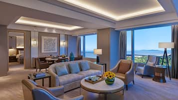 Executive Suite, 1 King Bed, Sea View | Room amenity