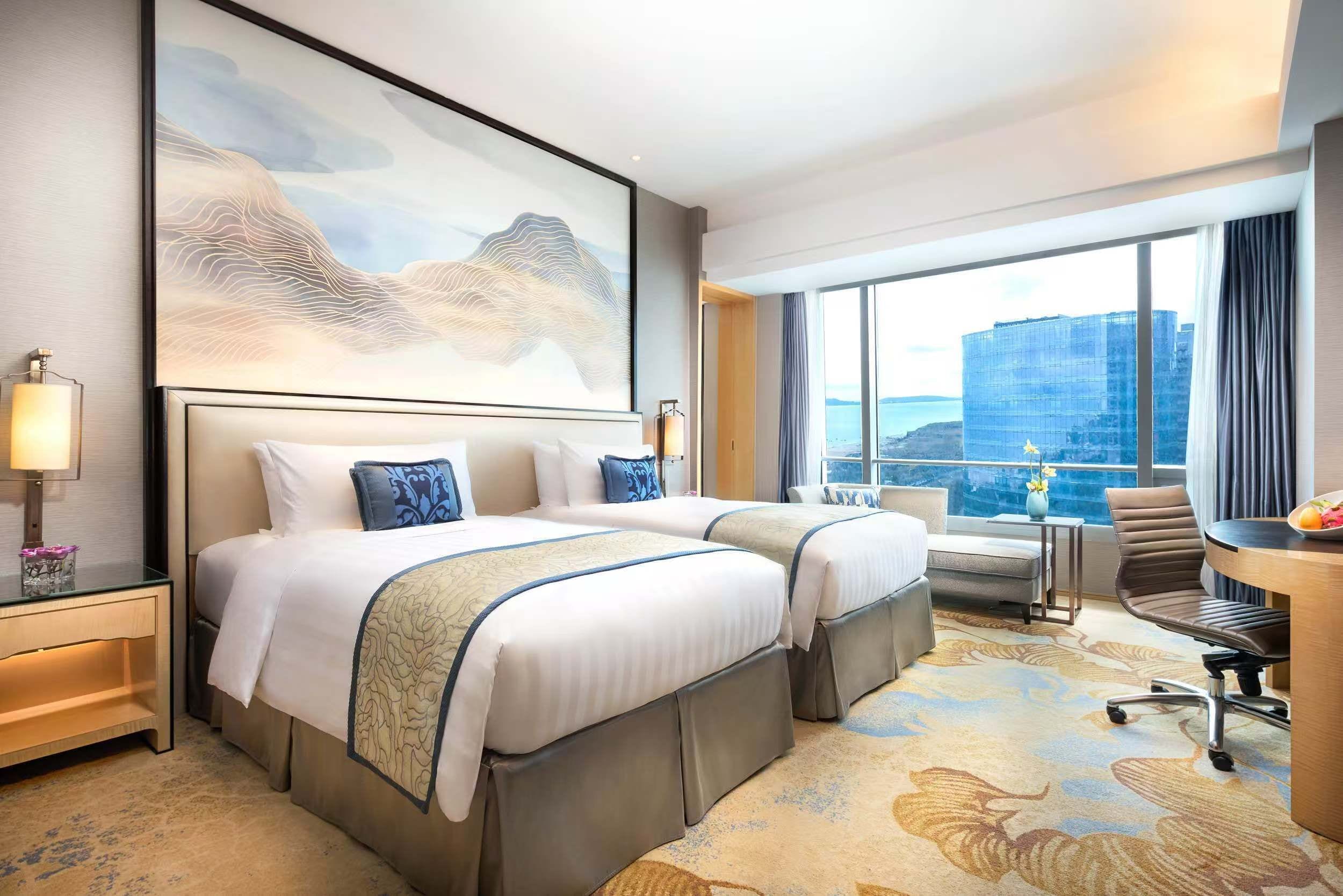 豪华海景双床房 | 高档床上用品、羽绒被、迷你吧（备有免费物品）、客房内保险箱