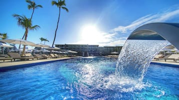 Outdoor pool, pool cabanas (surcharge), pool umbrellas