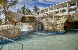 Piscine extérieure, tentes de plage, parasols de plage