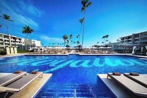 Outdoor pool, pool cabanas (surcharge), pool umbrellas