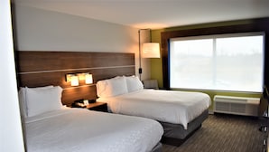 A hotel room with two beds, a nightstand, a lamp, and a large window. - Holiday Inn Express and Suites Gettysburg by IHG (Gettysburg)