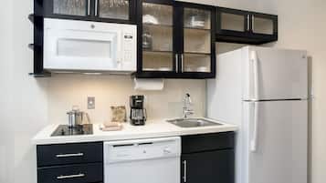 Full-size fridge, microwave, stovetop, dishwasher