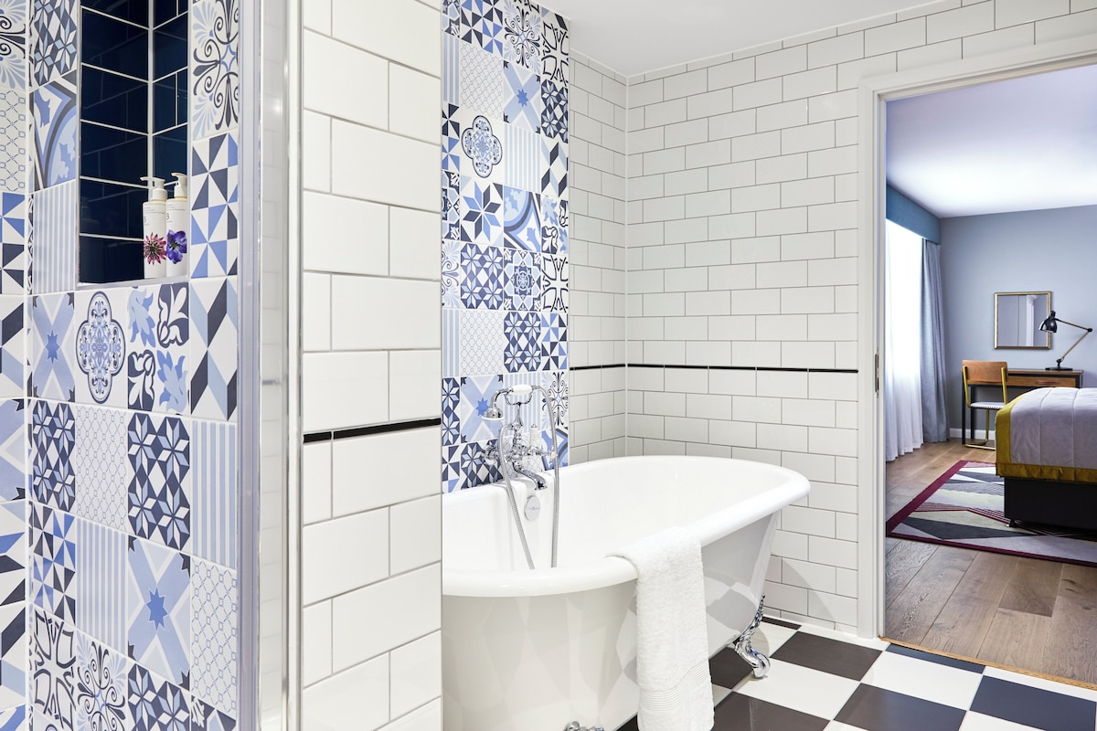 Premium-Zimmer, 1 King-Bett (Separate Bath Walk In Shower)