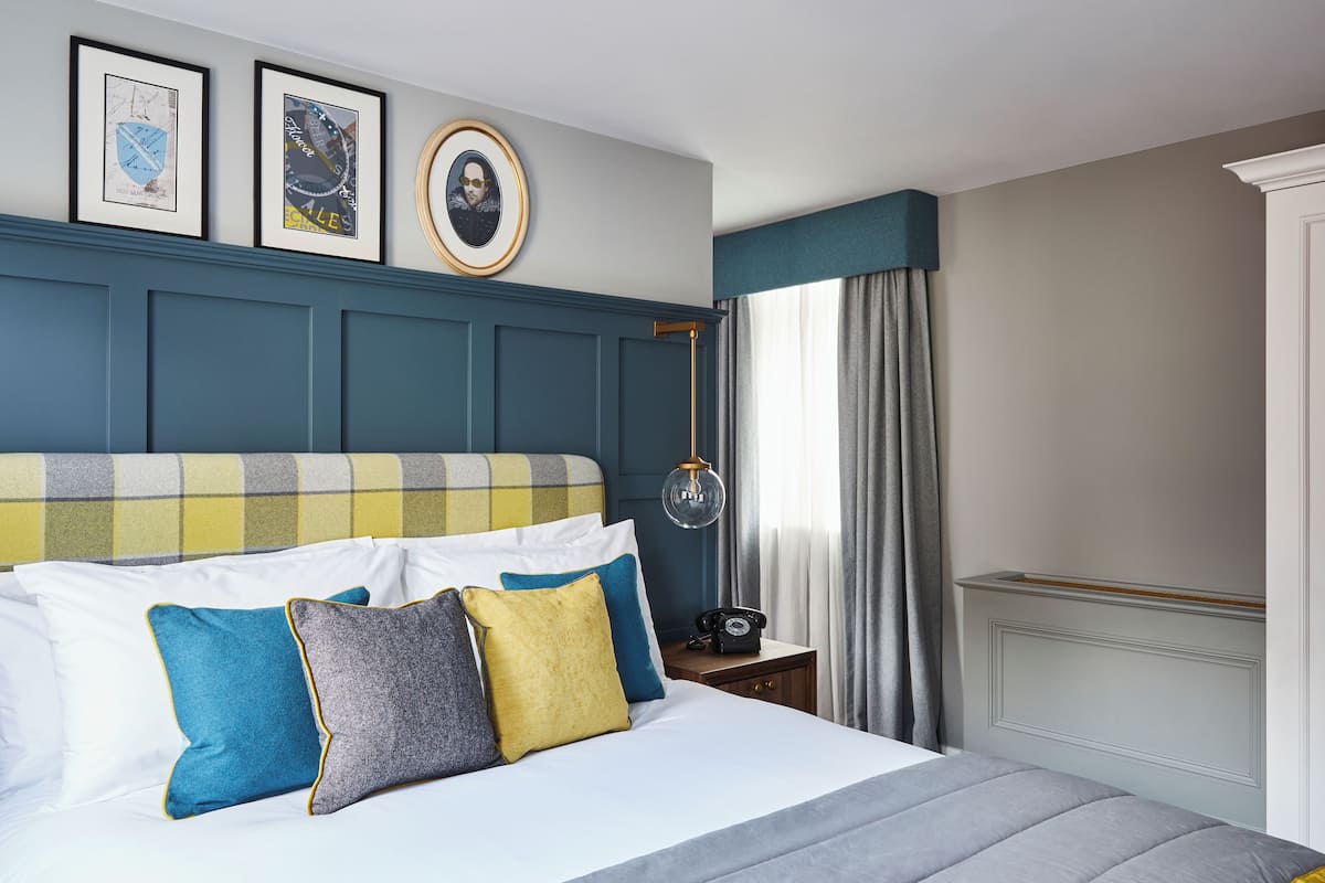Suite, 1 Bedroom | Hypo-allergenic bedding, minibar, in-room safe, individually decorated
