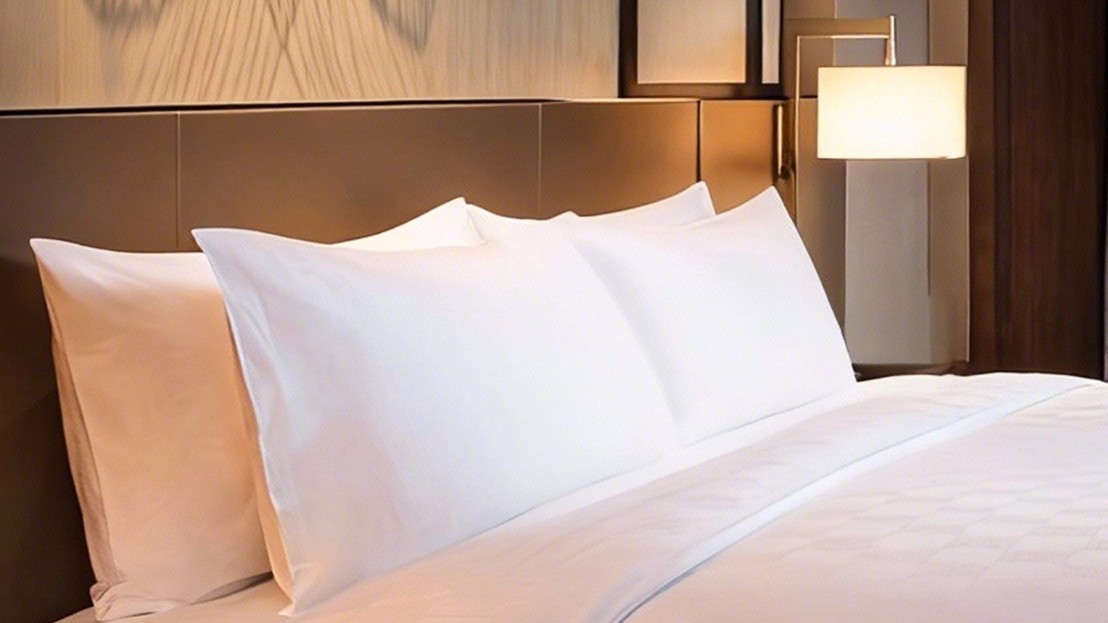 Sengetøy av topp kvalitet, minibar, safe på rommet og skrivebord