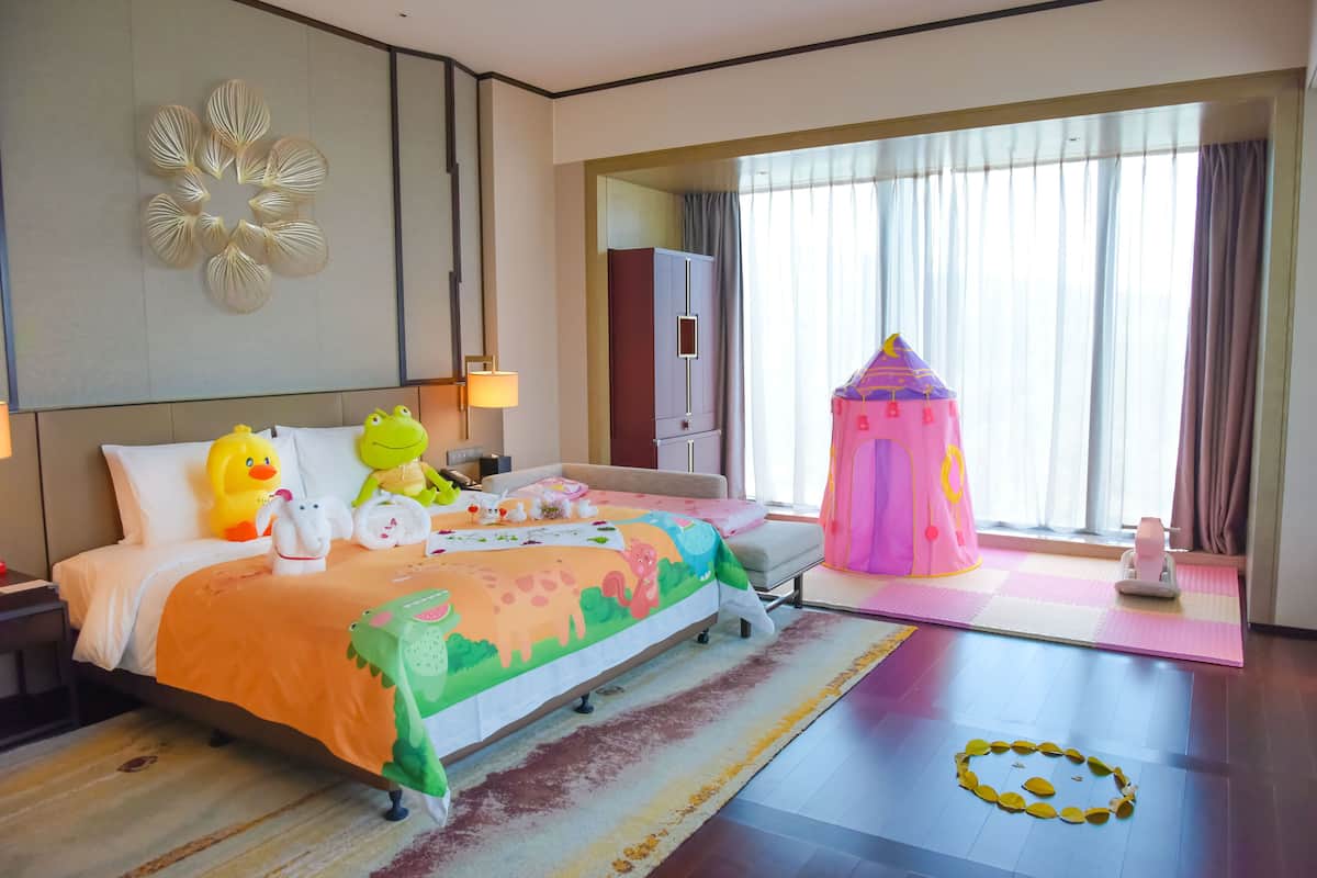 Standard Room, 1 King Bed (Kids Theme, Xiamen Bay View) | Beach/ocean view