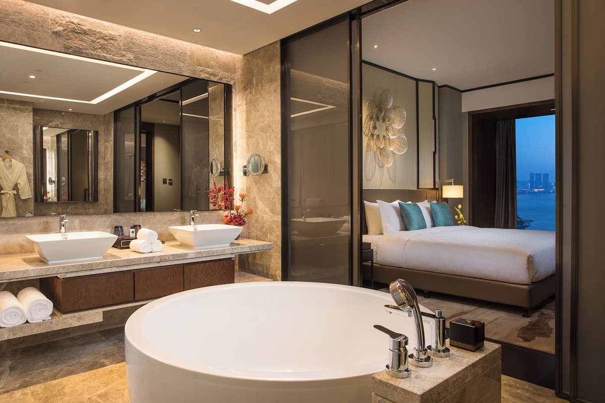 Premium bedding, minibar, in-room safe, desk