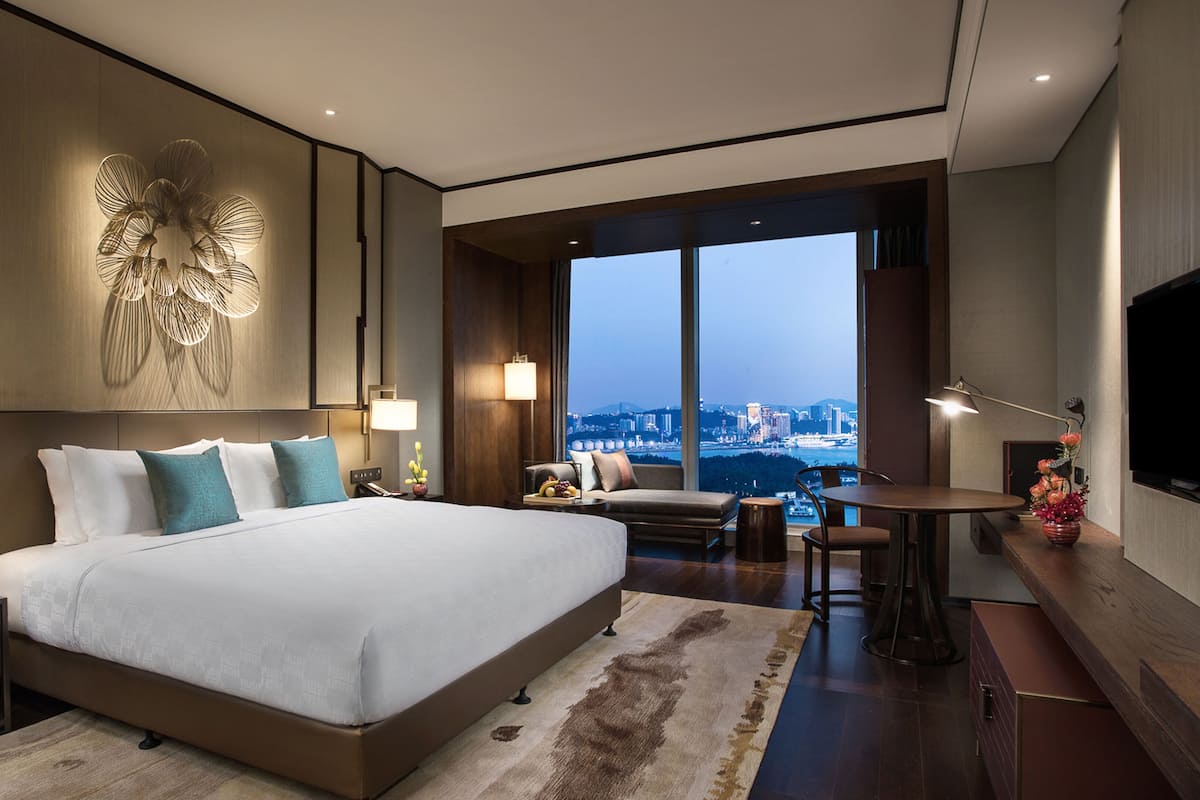 1 bedroom, premium bedding, minibar, in-room safe