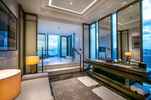HUALUXE Xiamen Haicang Harbour View by IHG