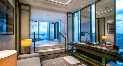 HUALUXE Xiamen Haicang Harbour View by IHG