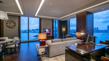 1 kamar tidur, seprai premium, minibar, dan brankas