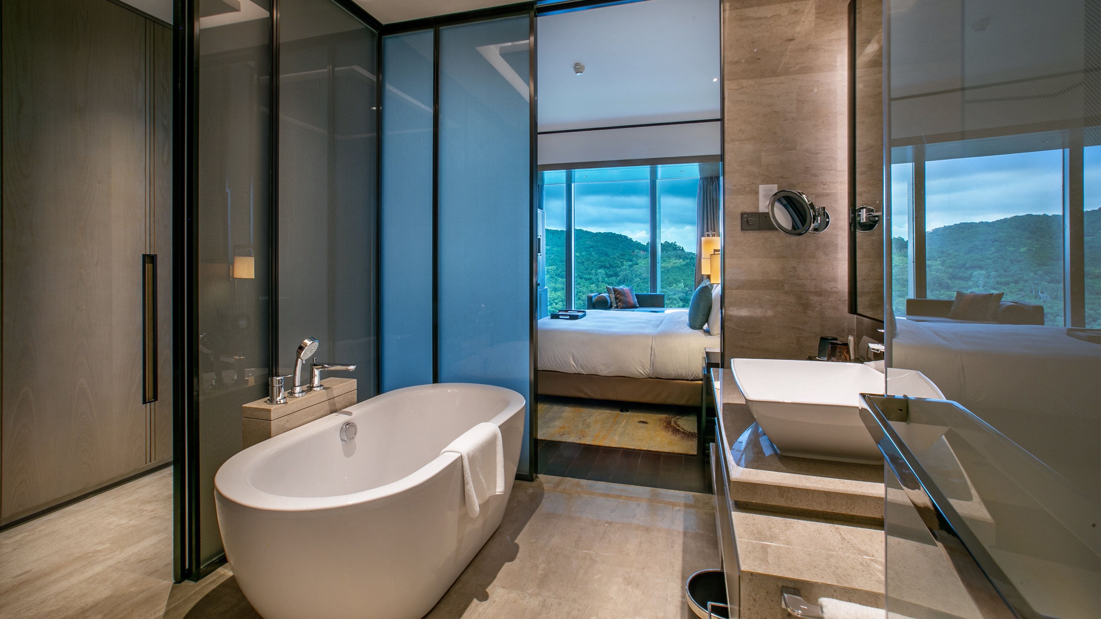 standard room, 1 king bed | 1 bedroom, premium bedding, minibar, in-room safe