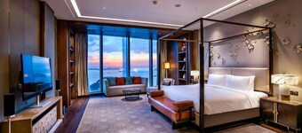 HUALUXE Xiamen Haicang Harbour View by IHG
