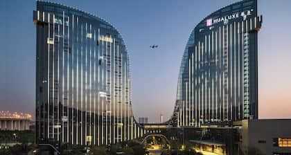 HUALUXE Xiamen Haicang Harbour View by IHG