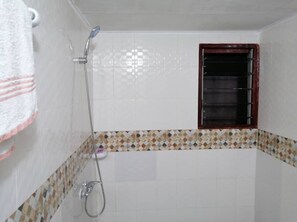 Bathroom shower - Residences Hotels Inovalis (Abidjan)