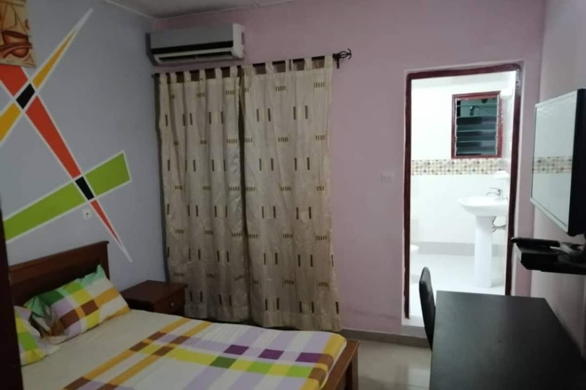 Desk, blackout drapes, WiFi (free)