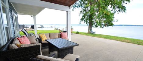 Exclusive House, 5 Bedrooms, Kitchen, Beachfront | Terrace/patio