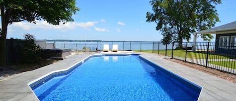 Maison Exclusive, 5 chambres, cuisine, en front de plage | Piscine extérieure | Piscine extérieure (ouverte en saison)